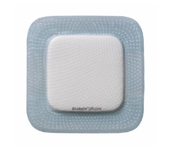 MEDICAZIONE BIATAIN IN SCHIUMA DI POLIURETANO CON BORDO ADESIVO IN SILICONE PER SACRO 15X19 CM 5 PEZZI - Farmapanda Srl